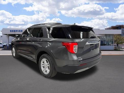 Used 2020 Ford Explorer XLT w/ Equipment Group 202A AWD/4WD image 5