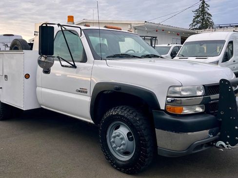 Used 2001 Chevrolet Silverado 3500 4x4 Regular Cab w/ Provisions For Wrecker Pkg image 4