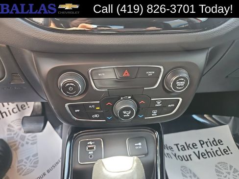 Used 2019 Jeep Compass Latitude FWD image 14