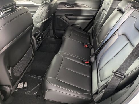 New 2025 Jeep Grand Cherokee Limited image 10