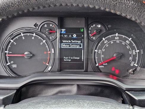 Used 2022 Toyota 4Runner SR5 Premium w/ Moonroof Package RWD image 11