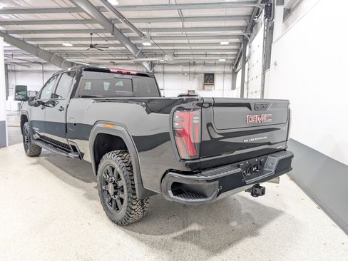 Used 2025 GMC Sierra 2500 AT4 w/ AT4 Premium Plus Package AWD/4WD image 5