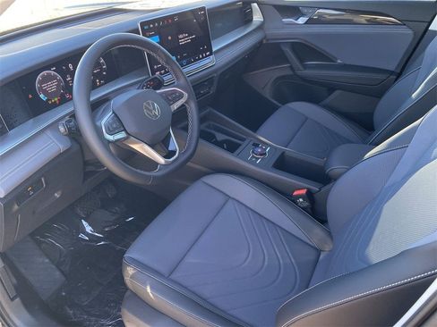 New 2026 Volkswagen Tiguan SE image 14