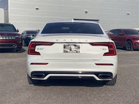 Used 2019 Volvo S60 T5 R-Design image 8