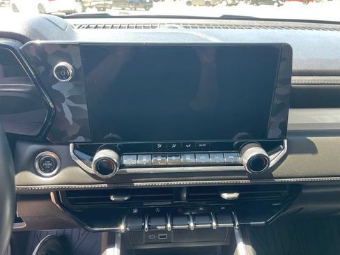 Used 2024 Chevrolet Colorado LT w/ LT Convenience Package AWD/4WD image 17