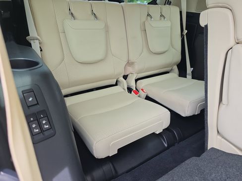 Used 2022 Lexus GX 460 Luxury w/ Accessory Package AWD/4WD image 12
