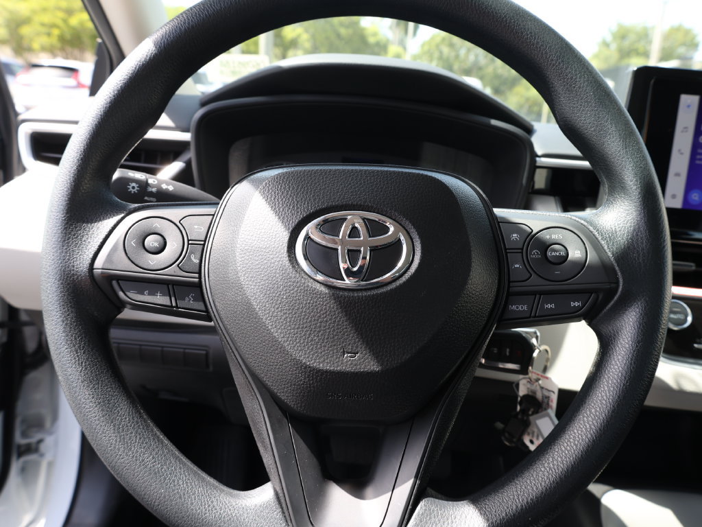 Used 2025 Toyota Corolla LE FWD image 28