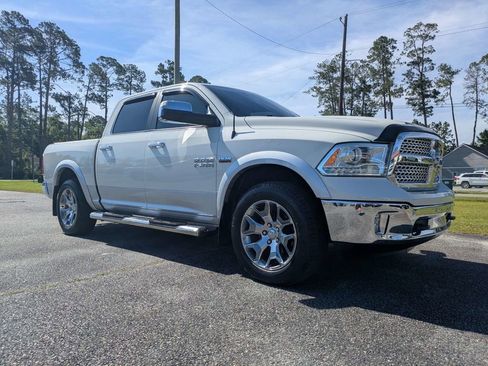 Used 2017 RAM 1500 Laramie w/ Convenience Group AWD/4WD image 2