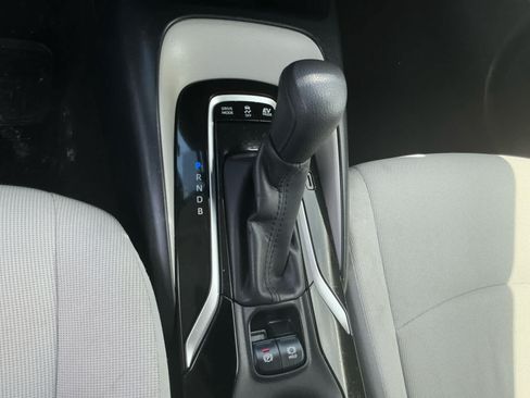 Used 2021 Toyota Corolla LE FWD image 23