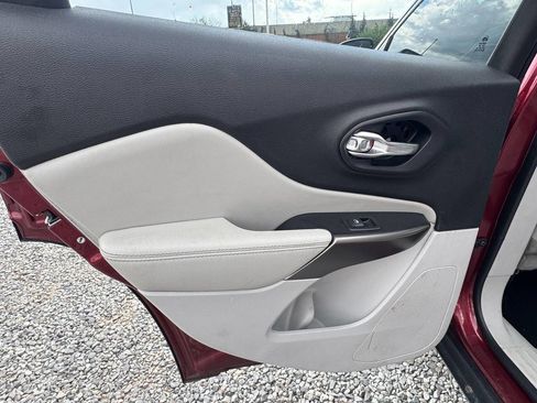 Used 2020 Jeep Cherokee Latitude Plus image 22