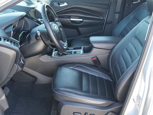 Certified 2019 Ford Escape Titanium FWD image 10