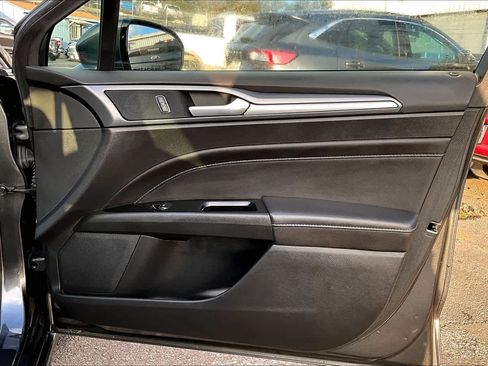 Used 2015 Ford Fusion Titanium image 22