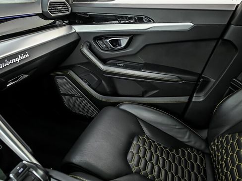 Used 2019 Lamborghini Urus AWD/4WD image 34