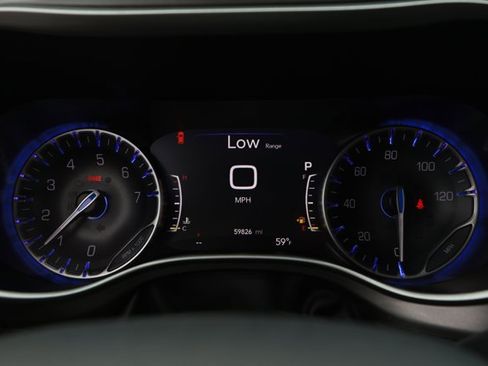 Certified 2024 Chrysler Pacifica Touring-L image 12