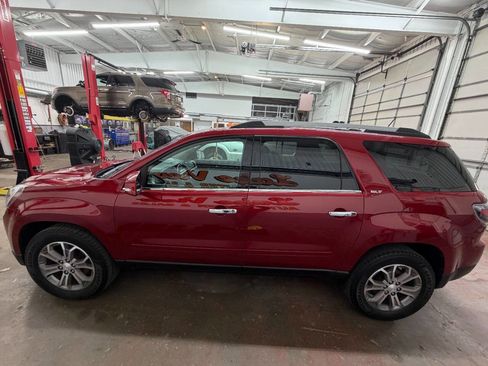 Used 2014 GMC Acadia SLT w/ Technology Package AWD/4WD image 4