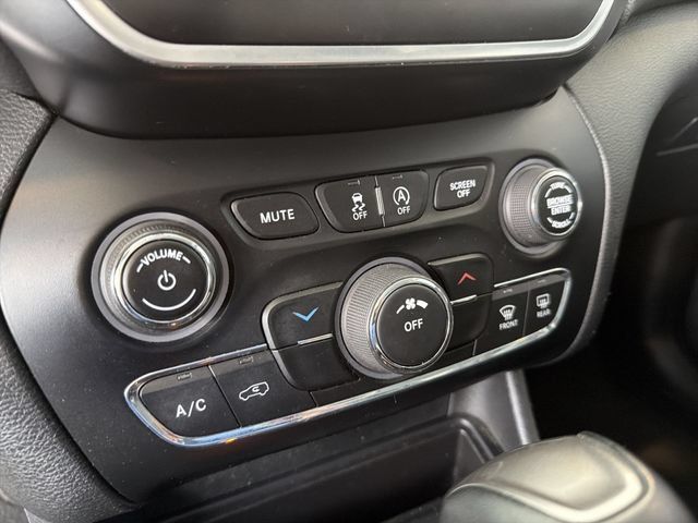Used 2019 Jeep Cherokee Latitude Plus FWD image 27