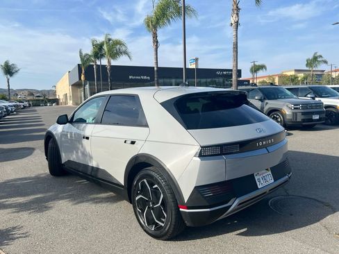 Certified 2025 Hyundai Venue Limited image 6