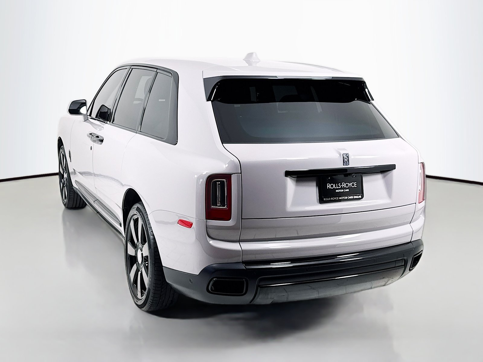 Certified 2022 Rolls-Royce Cullinan w/ Dark Exterior Package AWD/4WD image 7