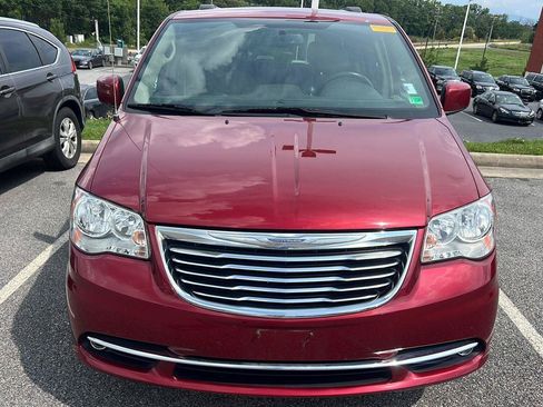 Used 2016 Chrysler Town & Country Touring w/ Driver Convenience Group FWD image 7