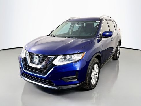 Used 2018 Nissan Rogue SV image 4
