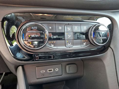 Used 2021 Buick Encore GX Essence FWD image 19