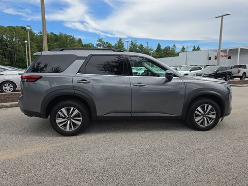 Certified 2026 Nissan Pathfinder SL FWD image 9