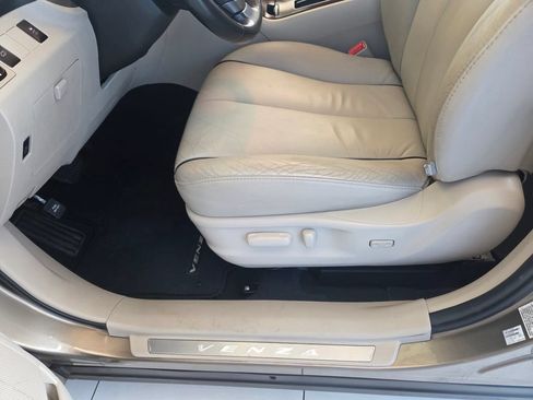 Used 2011 Toyota Venza w/ Premium Pkg #2 FWD image 16