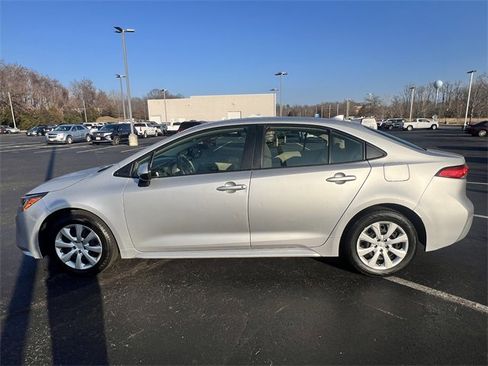 Used 2022 Toyota Corolla LE image 15