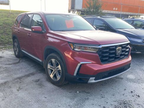 Used 2025 Honda Pilot EX-L image 3