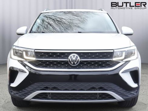 Used 2023 Volkswagen Taos SEL image 2