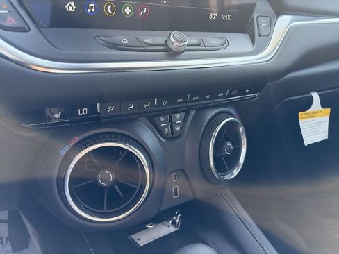 Used 2024 Chevrolet Blazer LT w/ Convenience Package FWD image 18