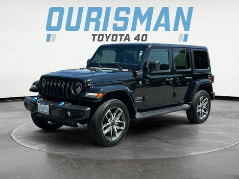Used 2024 Jeep Wrangler Unlimited w/ Convenience Group AWD/4WD image 3
