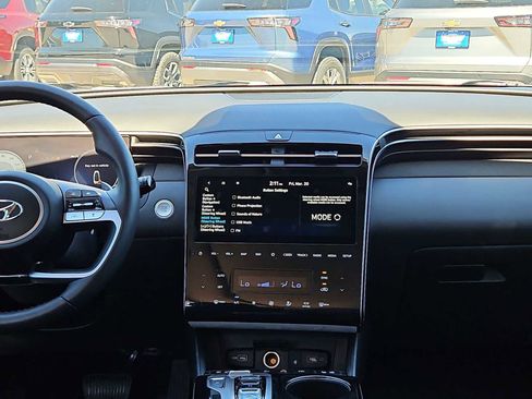 Used 2024 Hyundai Tucson Limited image 16