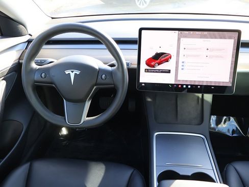 Used 2023 Tesla Model 3 Standard Range image 38