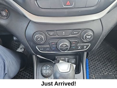 Used 2014 Jeep Cherokee Trailhawk w/ Comfort/Convenience Group image 8