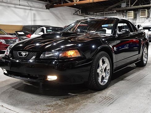 Used 2004 Ford Mustang GT RWD image 4