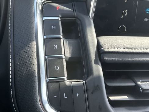 Used 2024 GMC Yukon SLT w/ SLT Luxury Package RWD image 21