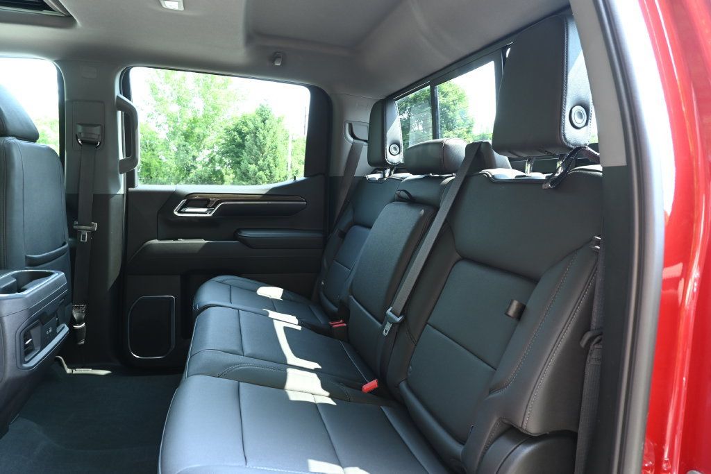 Used 2024 Chevrolet Silverado 1500 LT Trail Boss w/ LT Trail Boss Premium Package AWD/4WD image 4