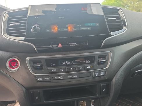 Used 2023 Honda Passport TrailSport image 16