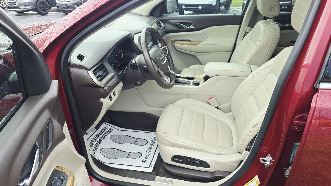 Used 2017 GMC Acadia Denali w/ Technology Package FWD image 10