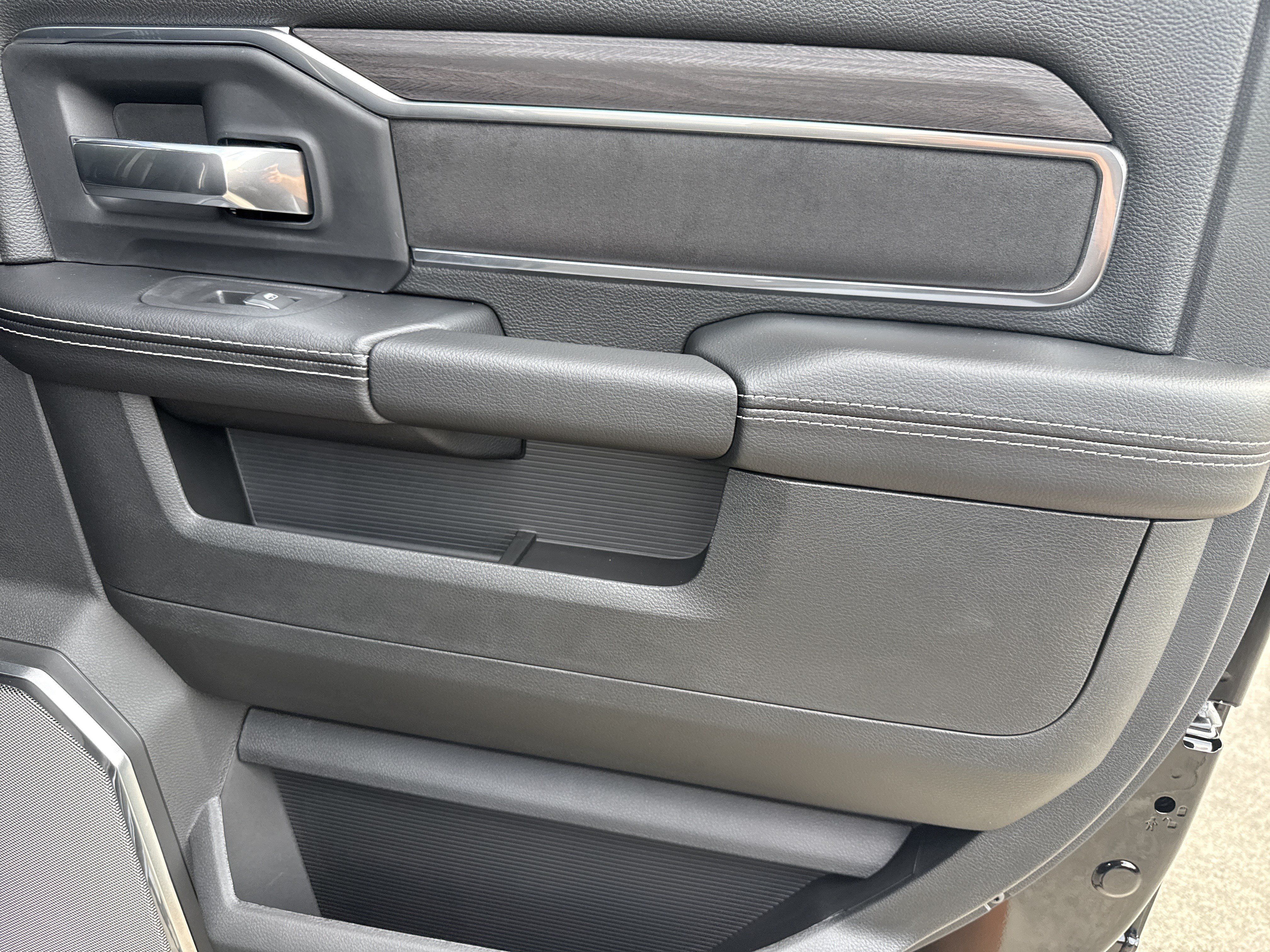 New 2026 RAM 3500 Laramie AWD/4WD image 18