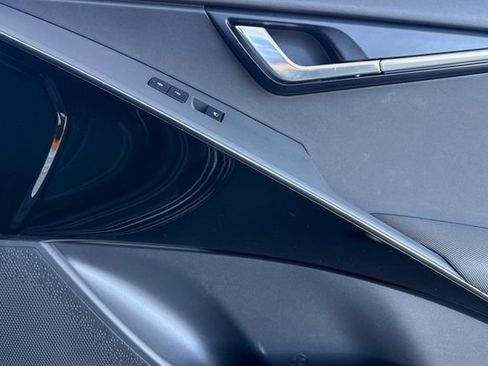 Certified 2024 Kia Niro Wind FWD image 23