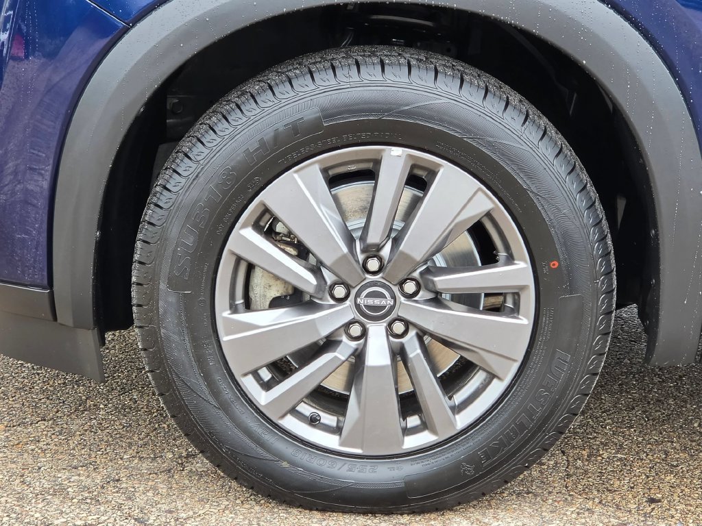Used 2025 Nissan Pathfinder SV AWD/4WD image 11