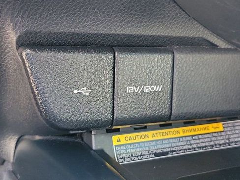 Used 2020 Toyota Camry XLE image 29