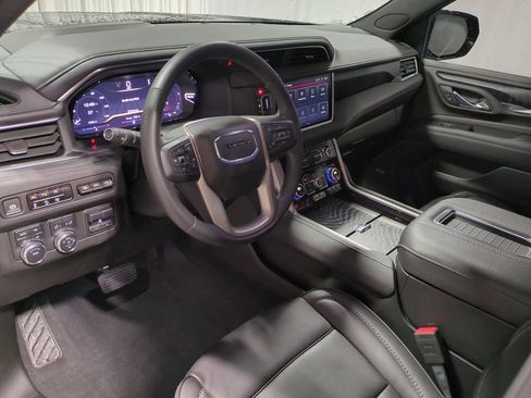 Used 2024 GMC Yukon Denali w/ Max Trailering Package image 10