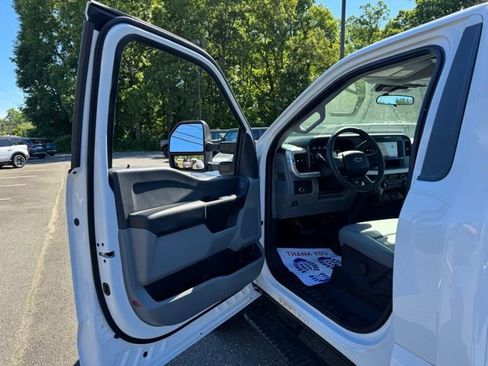 Used 2025 Ford F550 2WD Regular Cab Super Duty w/ XL Chrome Package image 12