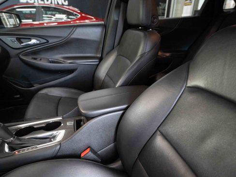 Used 2018 Chevrolet Malibu LT w/ Leather Package FWD image 10