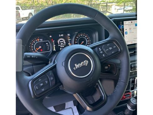Used 2025 Jeep Gladiator Mojave AWD/4WD image 20