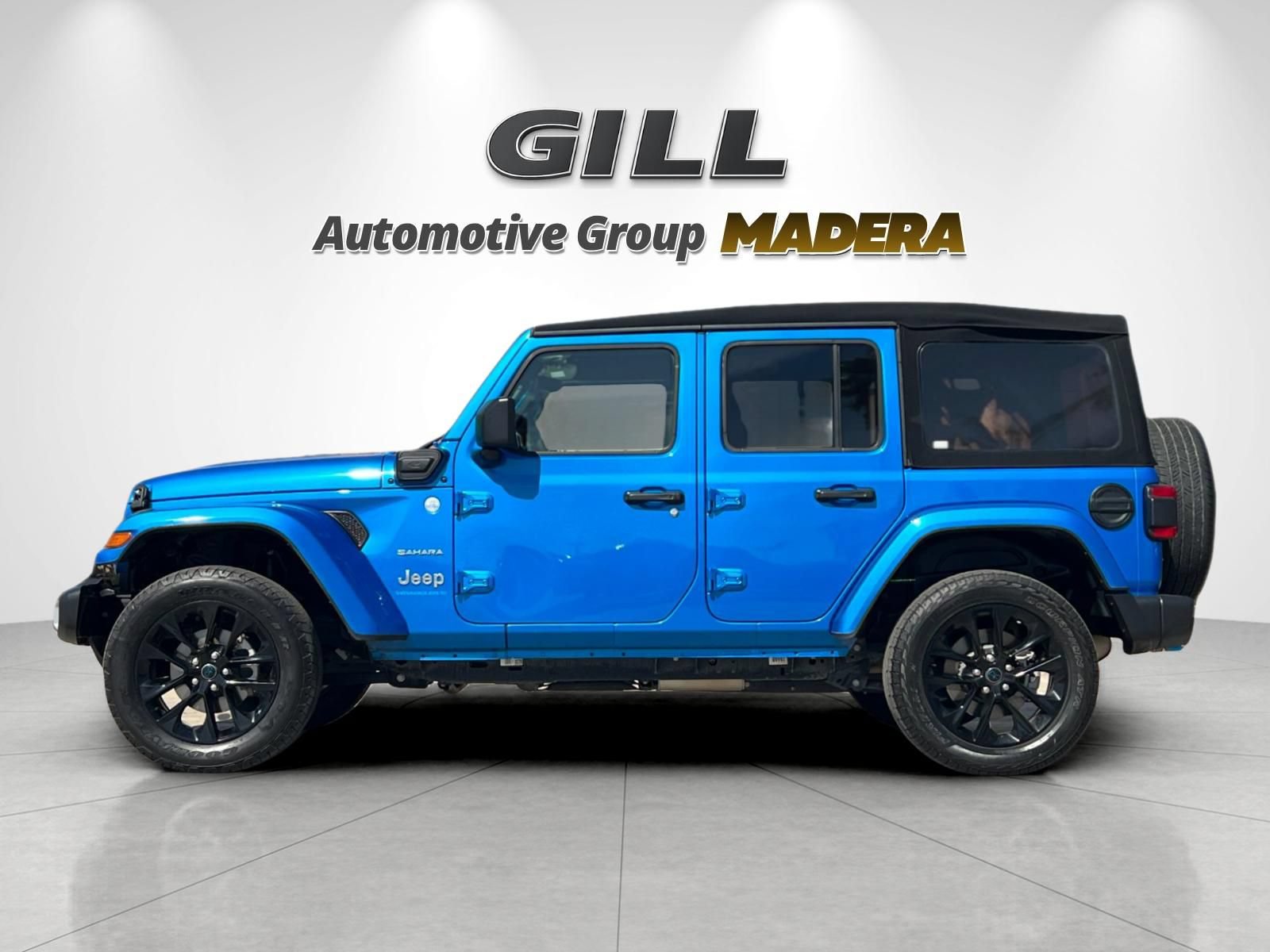 Used 2024 Jeep Wrangler Unlimited Sahara w/ Technology Group AWD/4WD image 6
