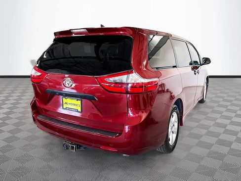 Used 2020 Toyota Sienna L image 4